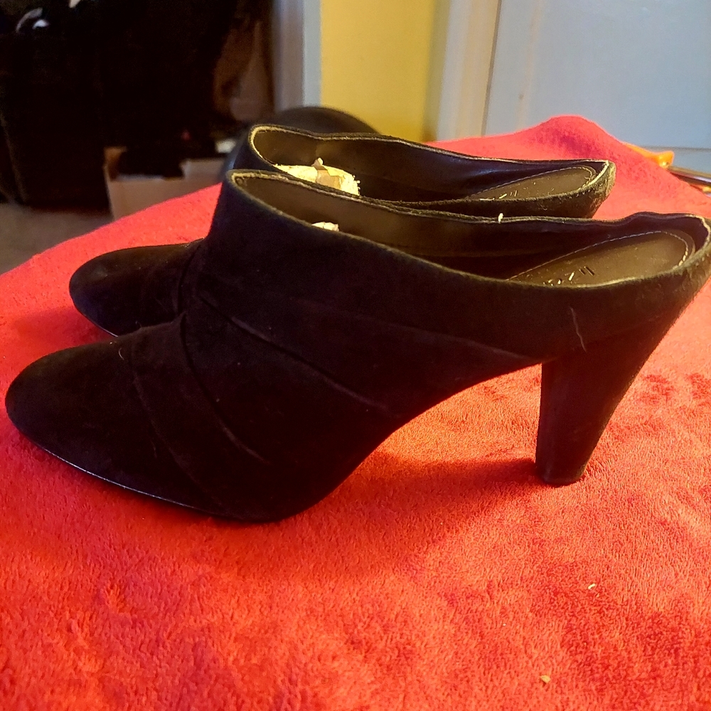 Liz Claiborne Suede Mules